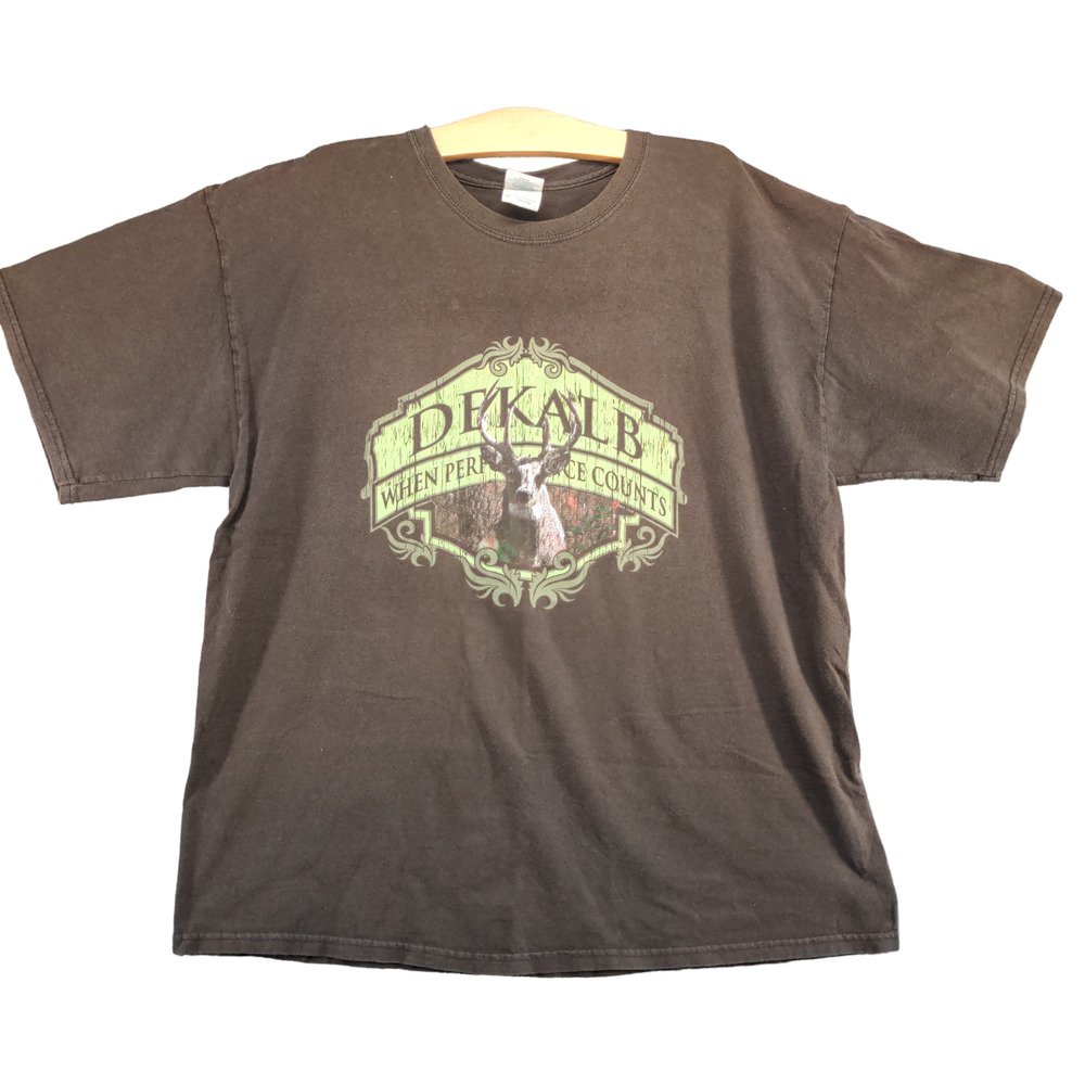 Gildan Men's Ultra Cotton Dekalb Deer Graphic T-Shirt Brown XL Short Sleeve